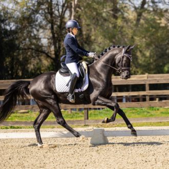 Cristina Torrent montando a Dumas